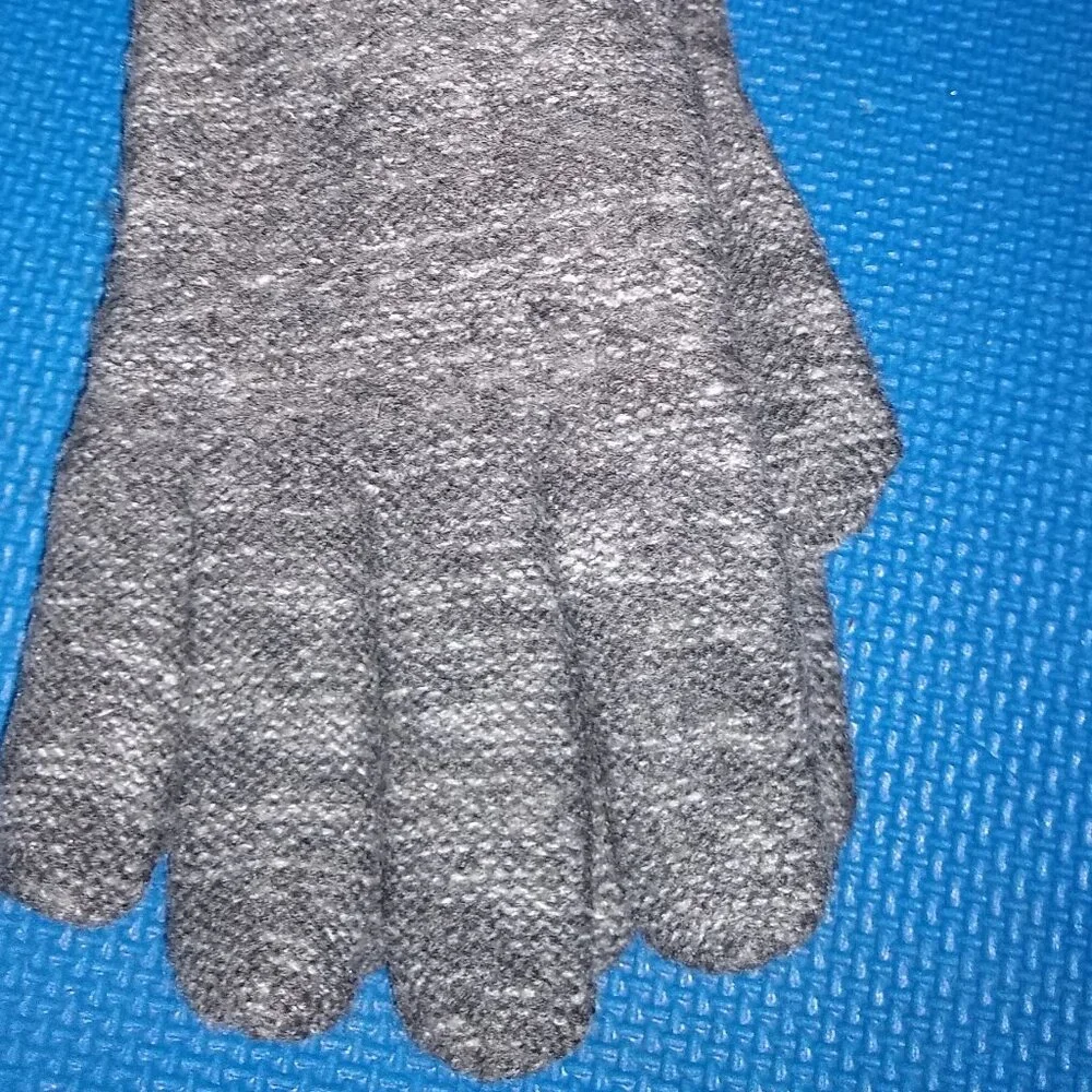 Women’s Isotoner Fleece Lined Black + Ivory Knit Gloves 1 Size New
